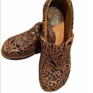 BORN B.O.C Leather Peggy Paisley Mule/Clog Sz 8.5